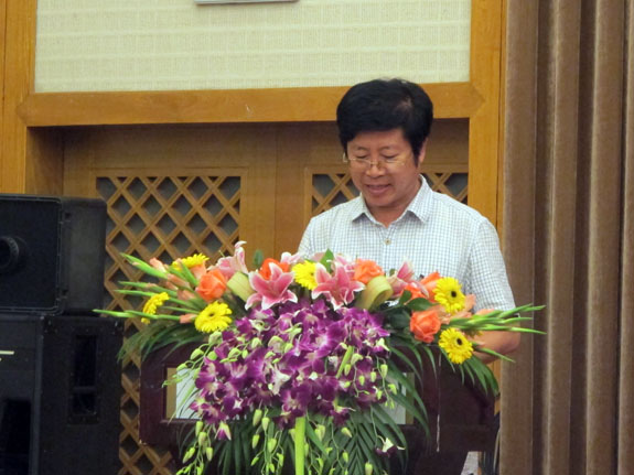 董利忠副主委做典型發(fā)言